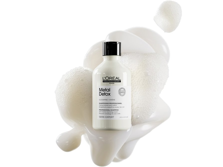Metal Detox anti-breakage hair shampoo washing your hair while helping preserve hair strength, smoothness, and quality.